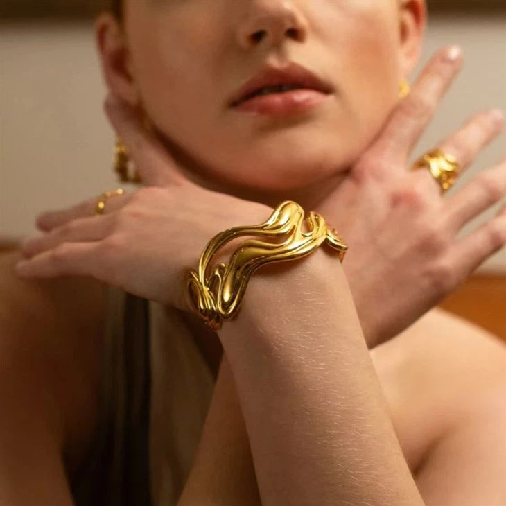 Exaggerated Waved Chunky Bracelet